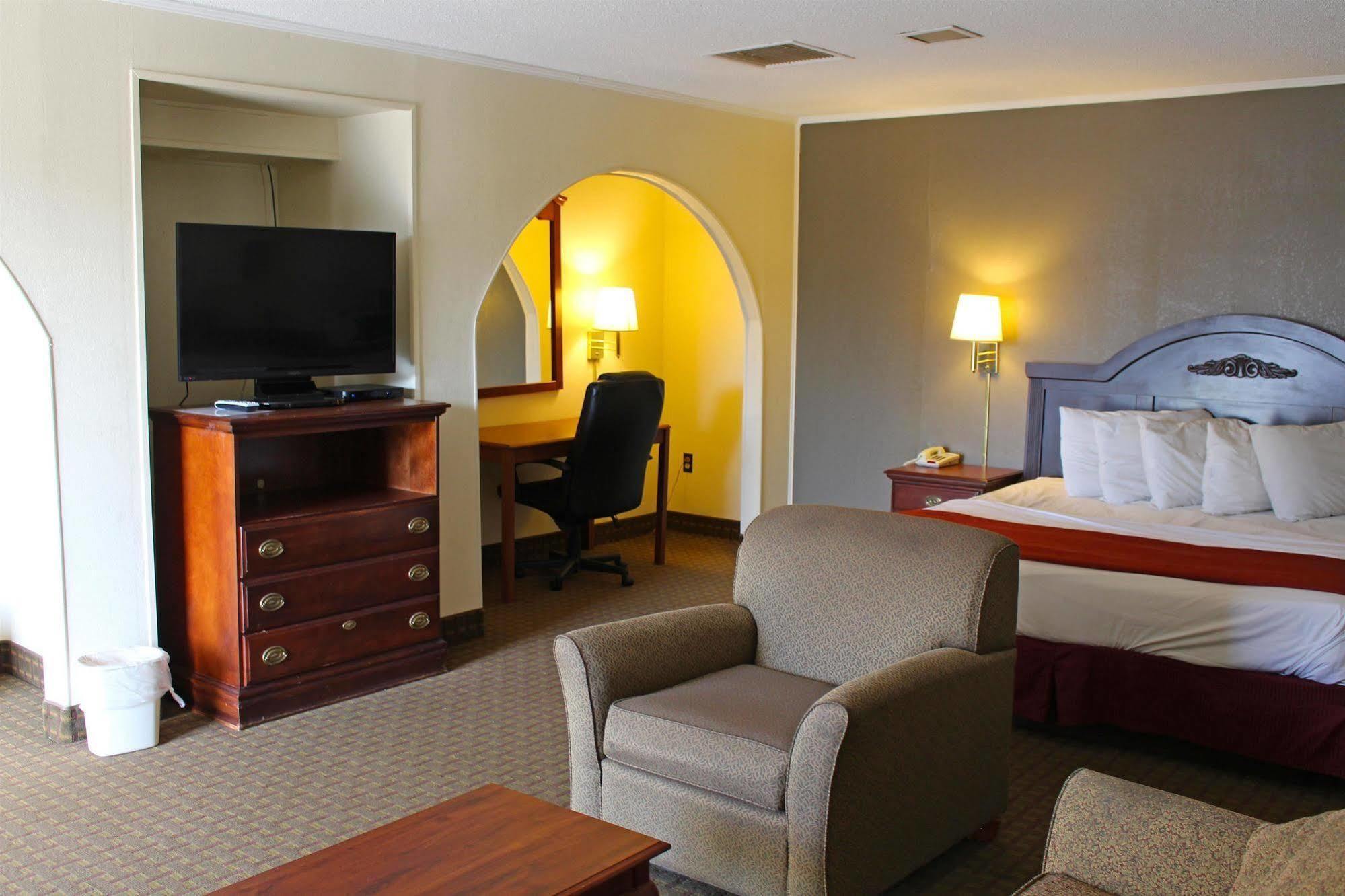 Lake View Inn & Suites Killen Экстерьер фото